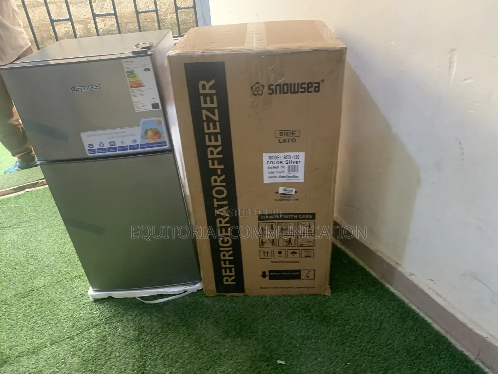 Snowsea 136l Fridge With Door Storage Compartments