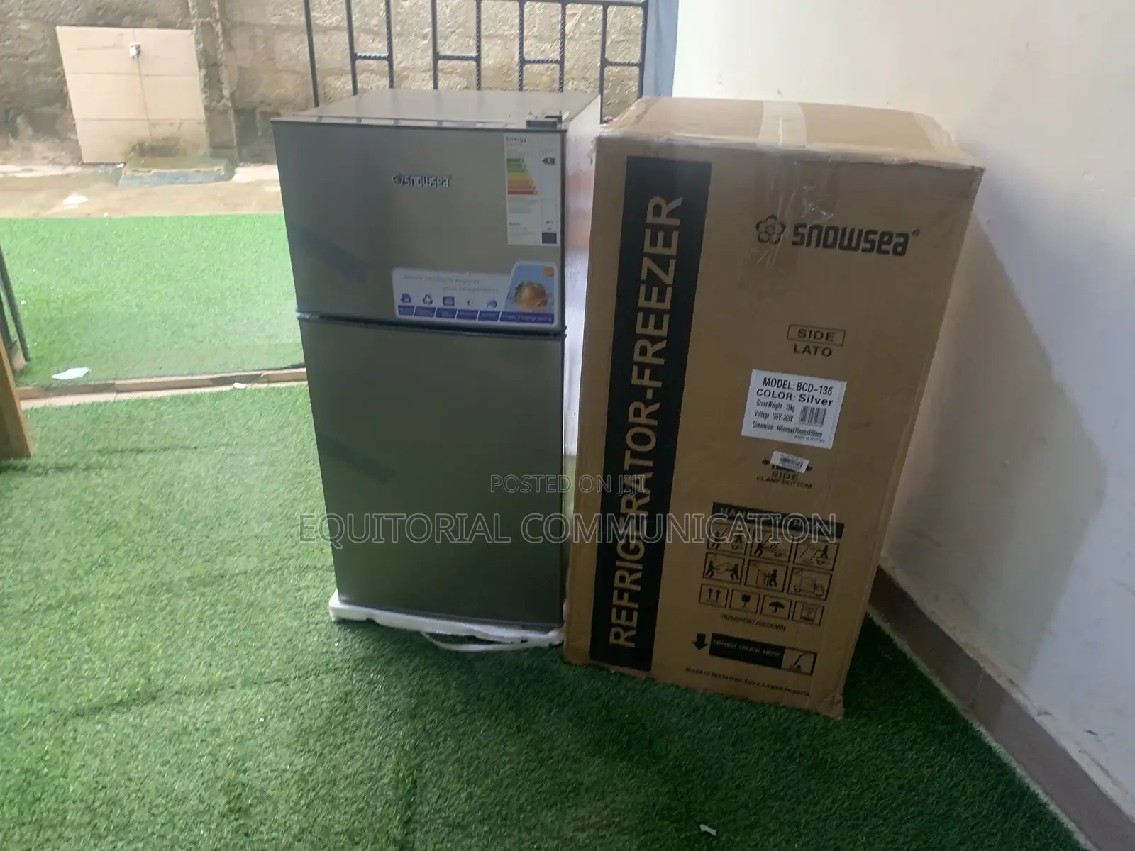 Snowsea 136l Fridge With Door Storage Compartments