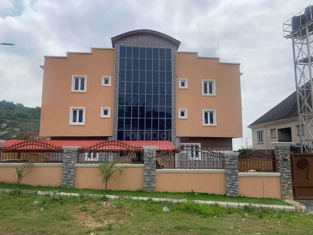 20bdrm Apartment in Adifua Realestate, Dawaki for sale