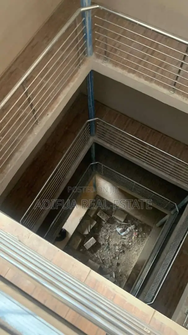 20bdrm Apartment in Adifua Realestate, Dawaki for sale