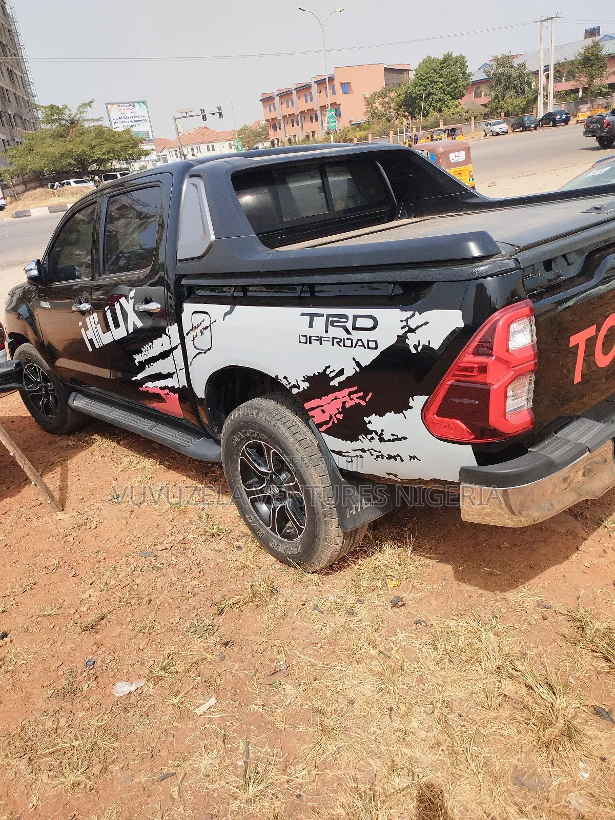 Toyota Hilux SR5 BLACK 4x4 2014 Black