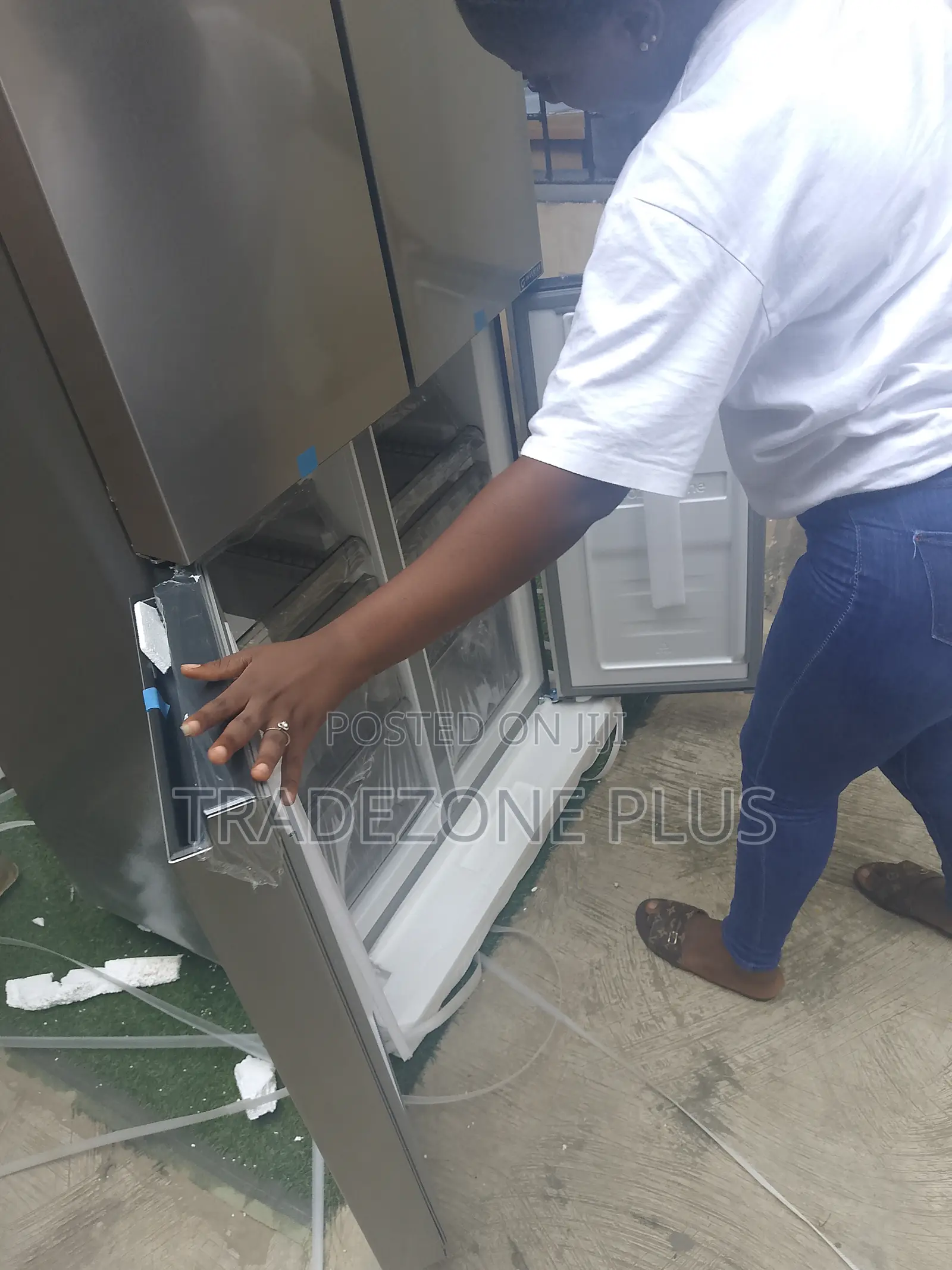 Hisense 392l Four-Door Family-Size Refrigerator