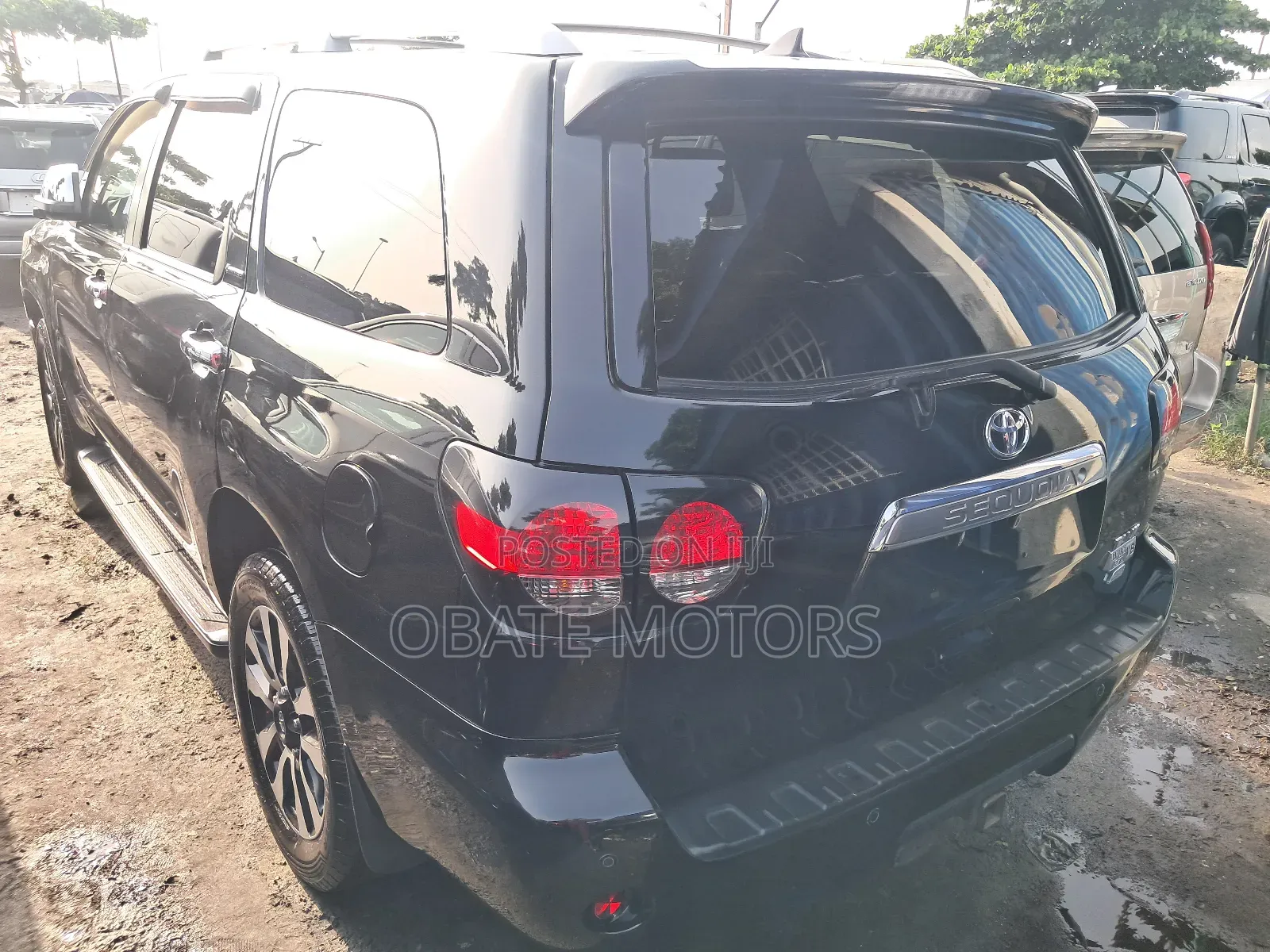 Toyota Sequoia Platinum 4dr SUV (5.7L 8cyl 6A) 2015 Black