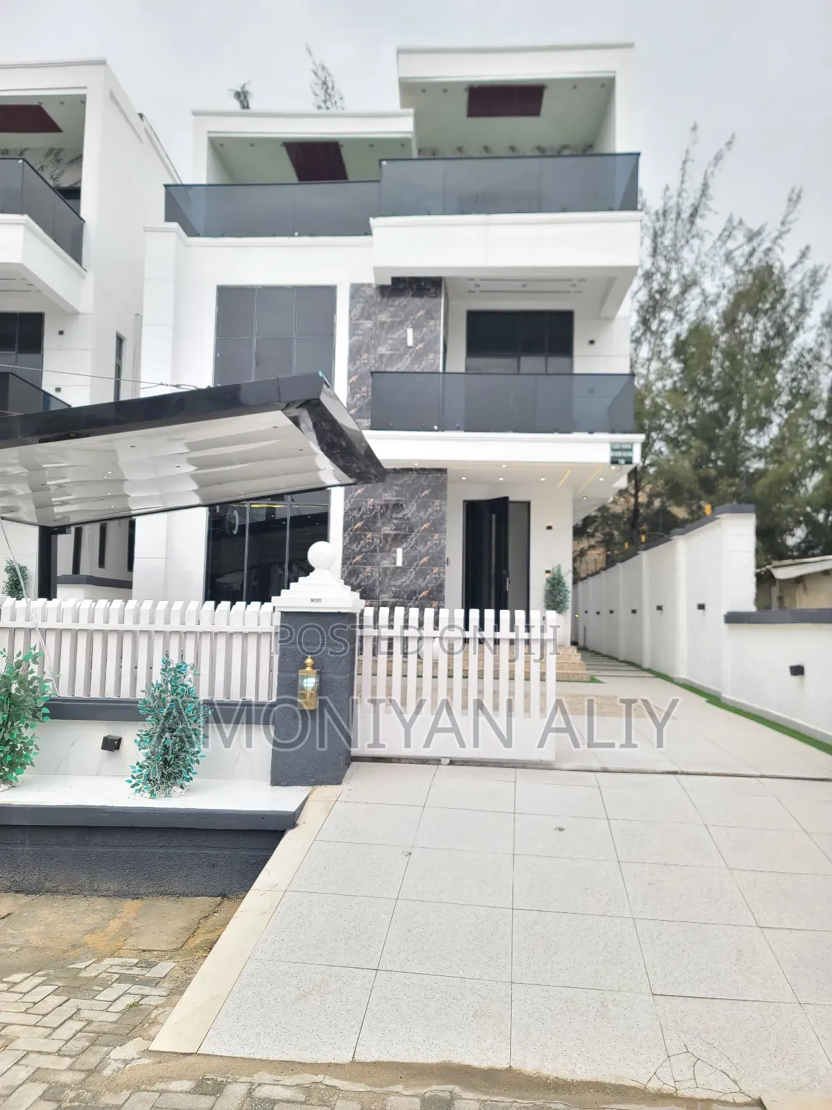 5bdrm Mansion in Lekki County Home for sale