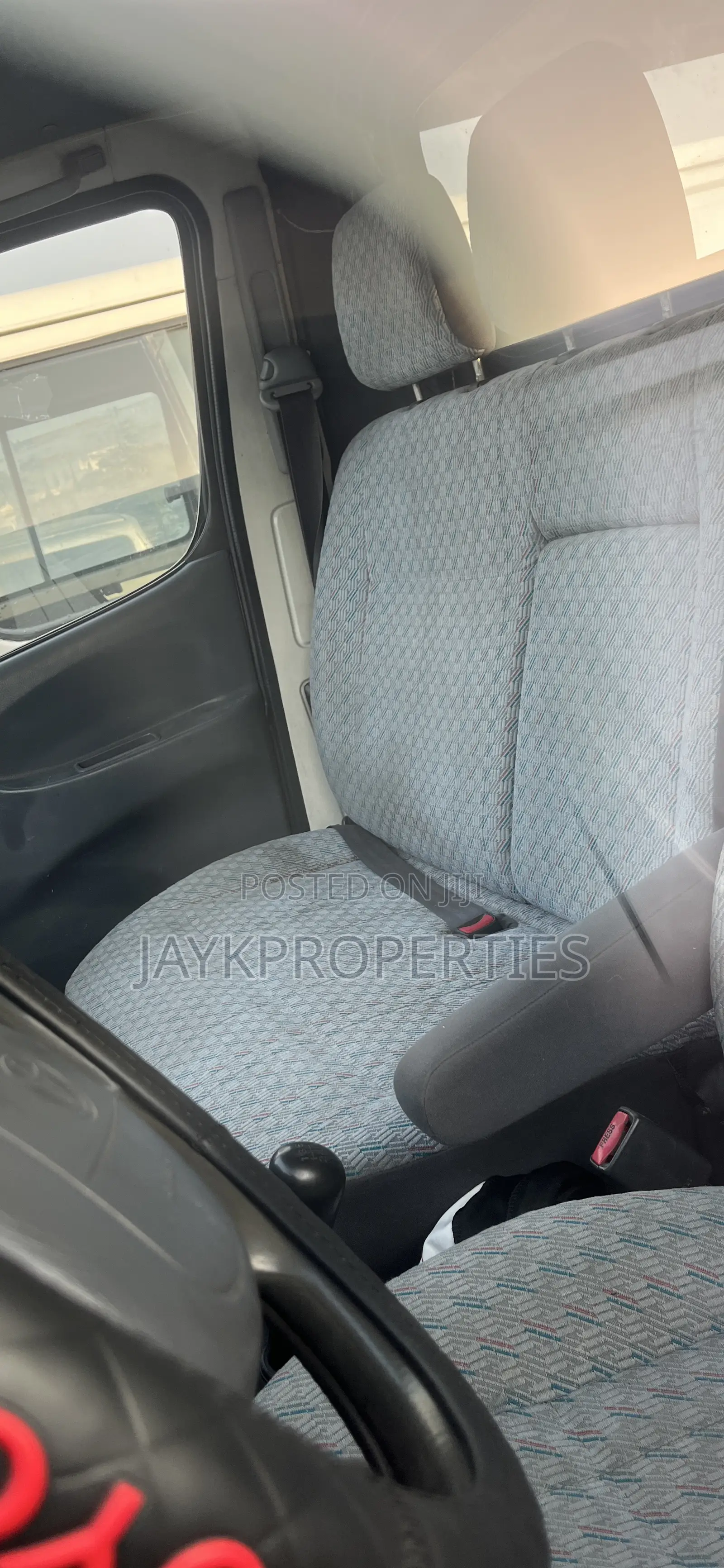 Toyota HiAce 2001 White