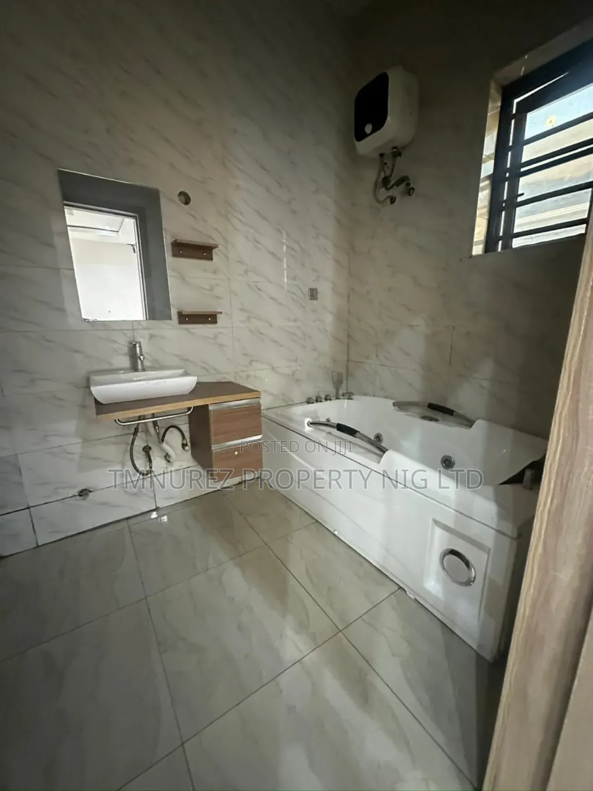 Studio Apartment in Orchild Road, Chevron for rent