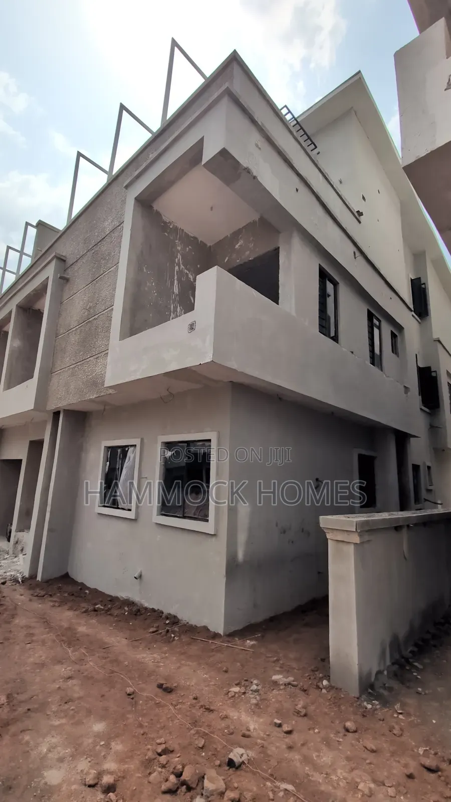5bdrm Penthouse in Carlton Gate Estate, Akobo for sale
