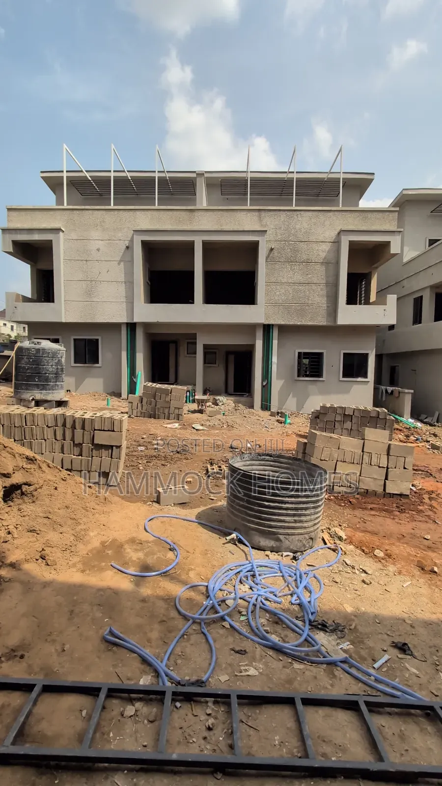 5bdrm Penthouse in Carlton Gate Estate, Akobo for sale