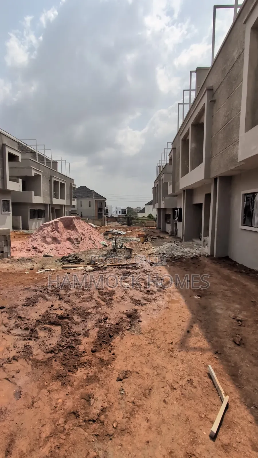 5bdrm Penthouse in Carlton Gate Estate, Akobo for sale