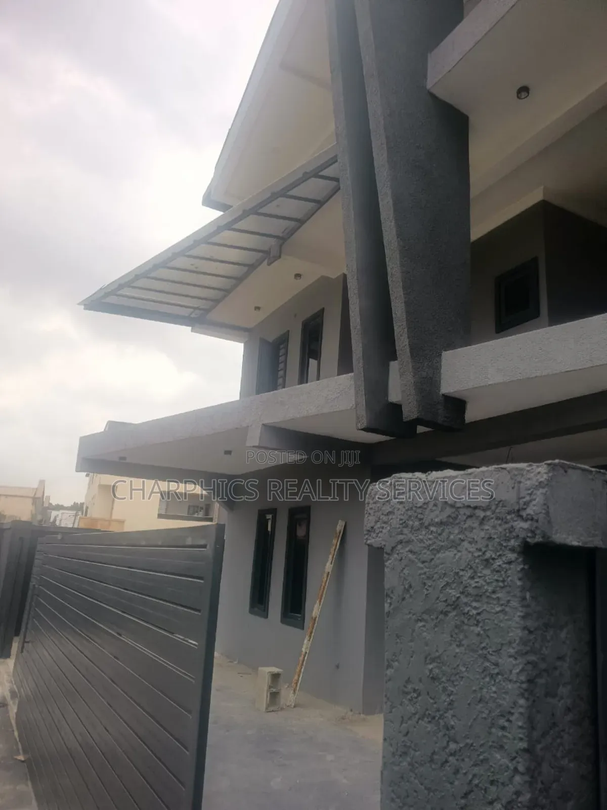 4bdrm Duplex in Mende for sale