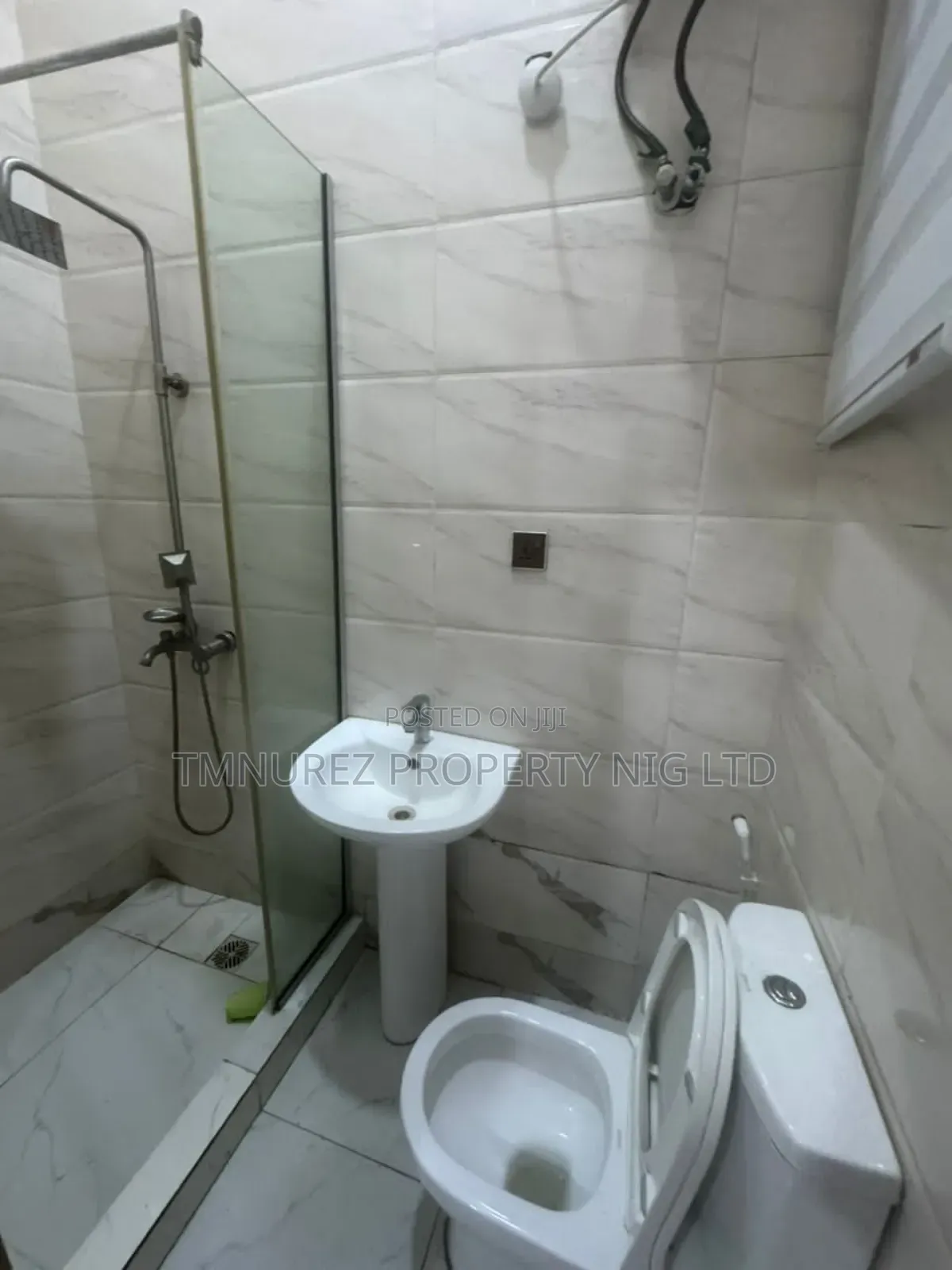 1bdrm Apartment in Ikota for rent
