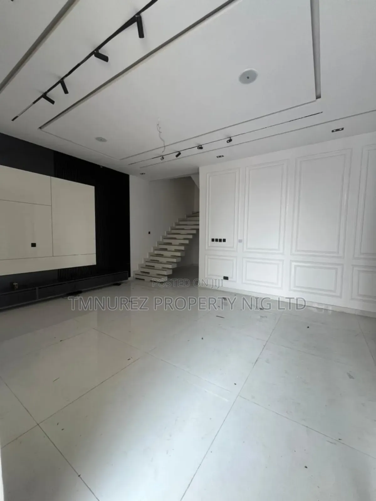4bdrm Duplex in Chevron for rent