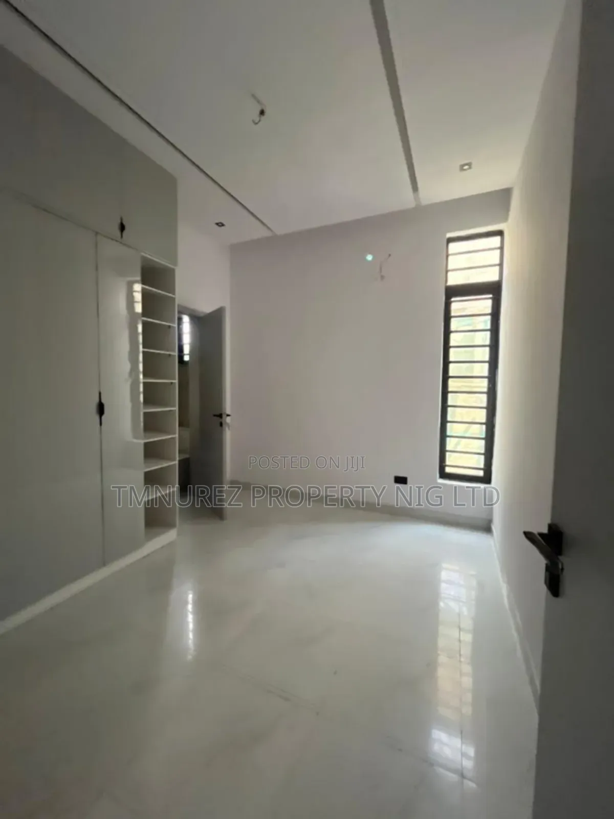 4bdrm Duplex in Chevron for rent