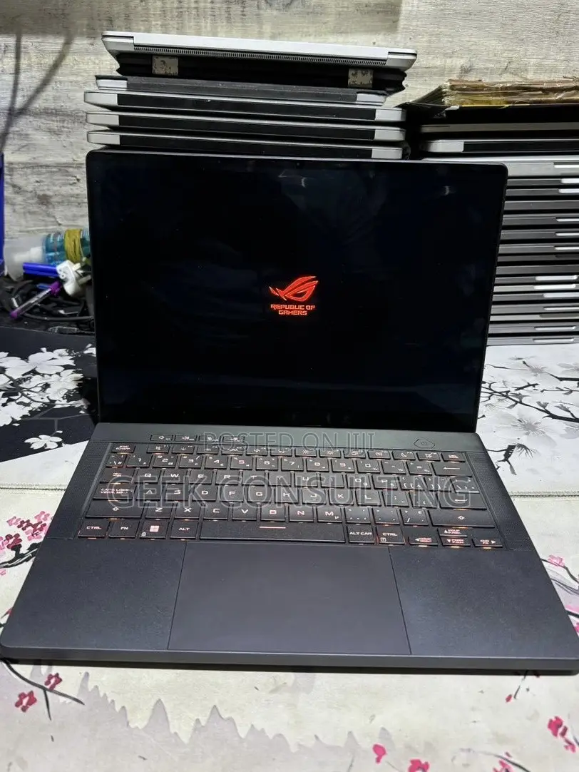 Laptop Asus ROG Zephyrus G14 16GB AMD Ryzen 7 SSD 1T
