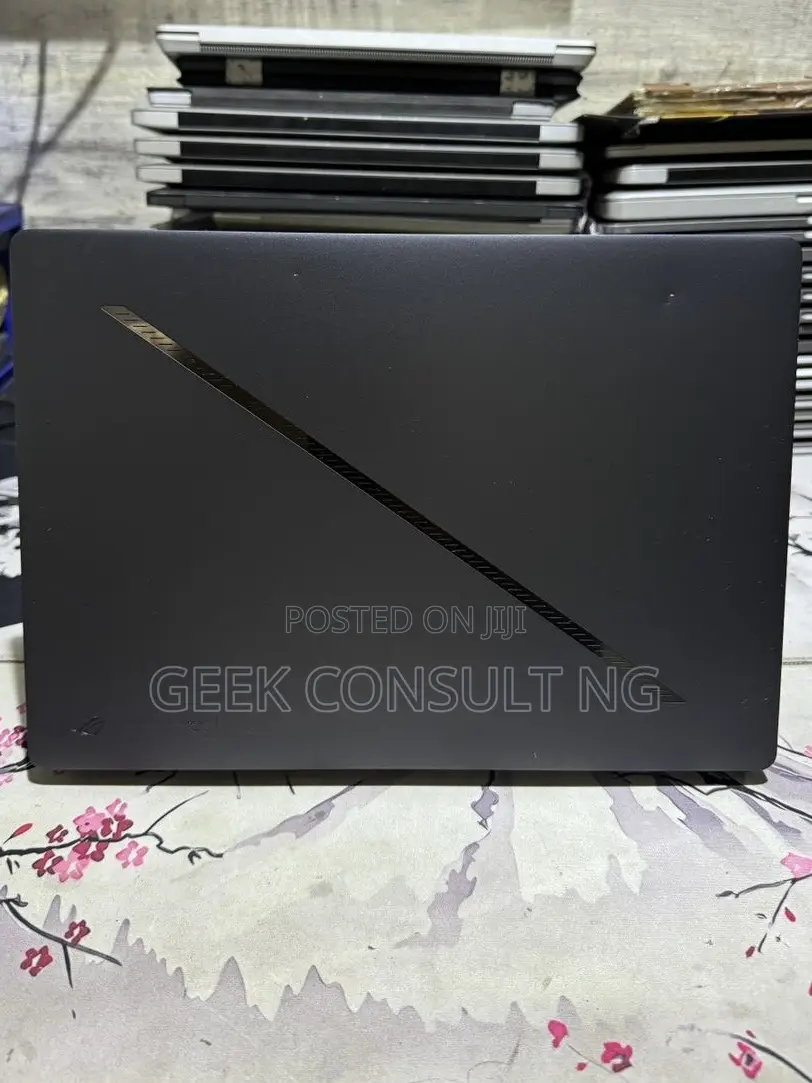Laptop Asus ROG Zephyrus G14 16GB AMD Ryzen 7 SSD 1T