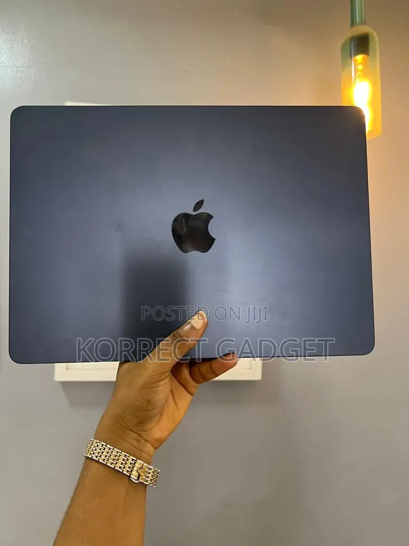 Laptop Apple MacBook Air 2022 M2 16GB Apple M2 SSD 256GB