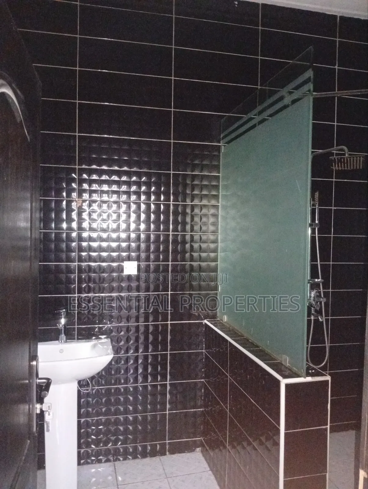 4bdrm Duplex in Allen Avenue Estate for rent