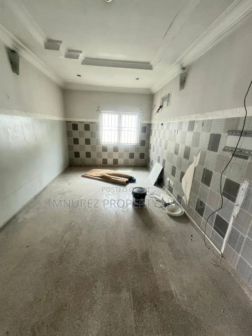 Shop Showroom for Rent in a Very Good Place Face Road Lekki Phase1