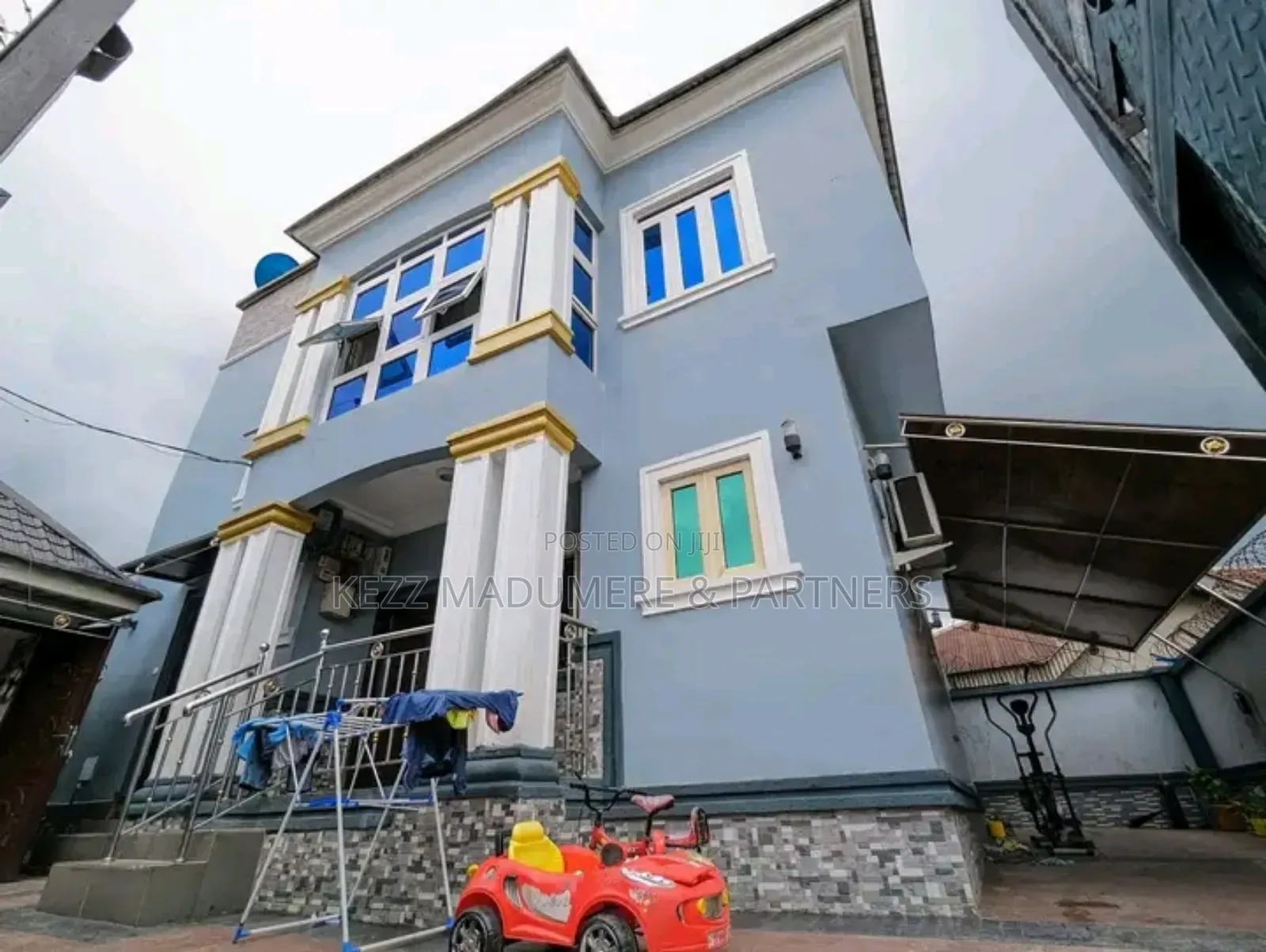 5bdrm Block of Flats in Akpa Ube Off Ibb for sale