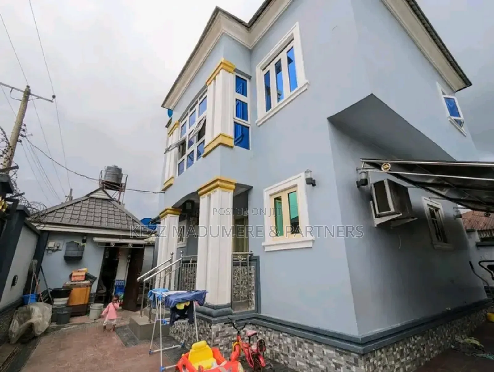 5bdrm Block of Flats in Akpa Ube Off Ibb for sale