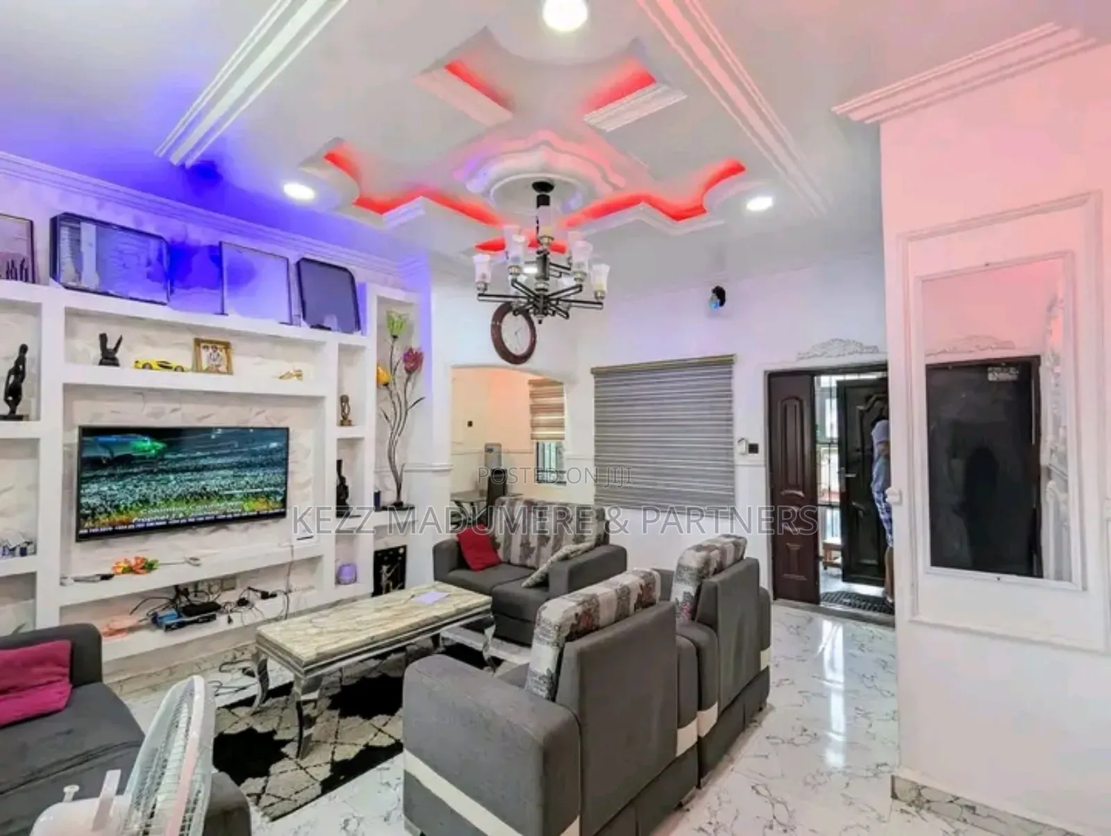 5bdrm Block of Flats in Akpa Ube Off Ibb for sale