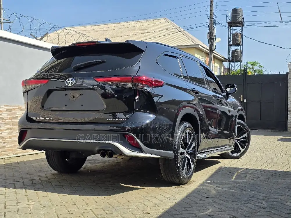Toyota Highlander XSE 2022 Black