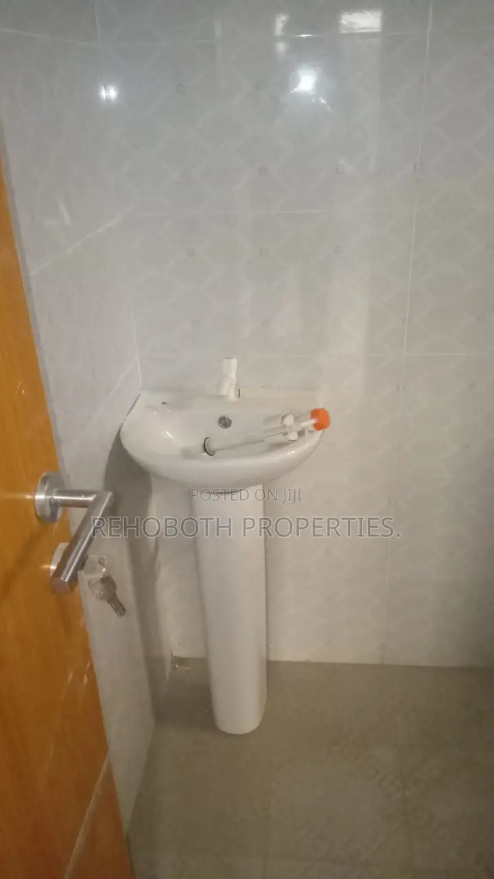 2bdrm Apartment in Ashaka Elebu, Akala Express for rent