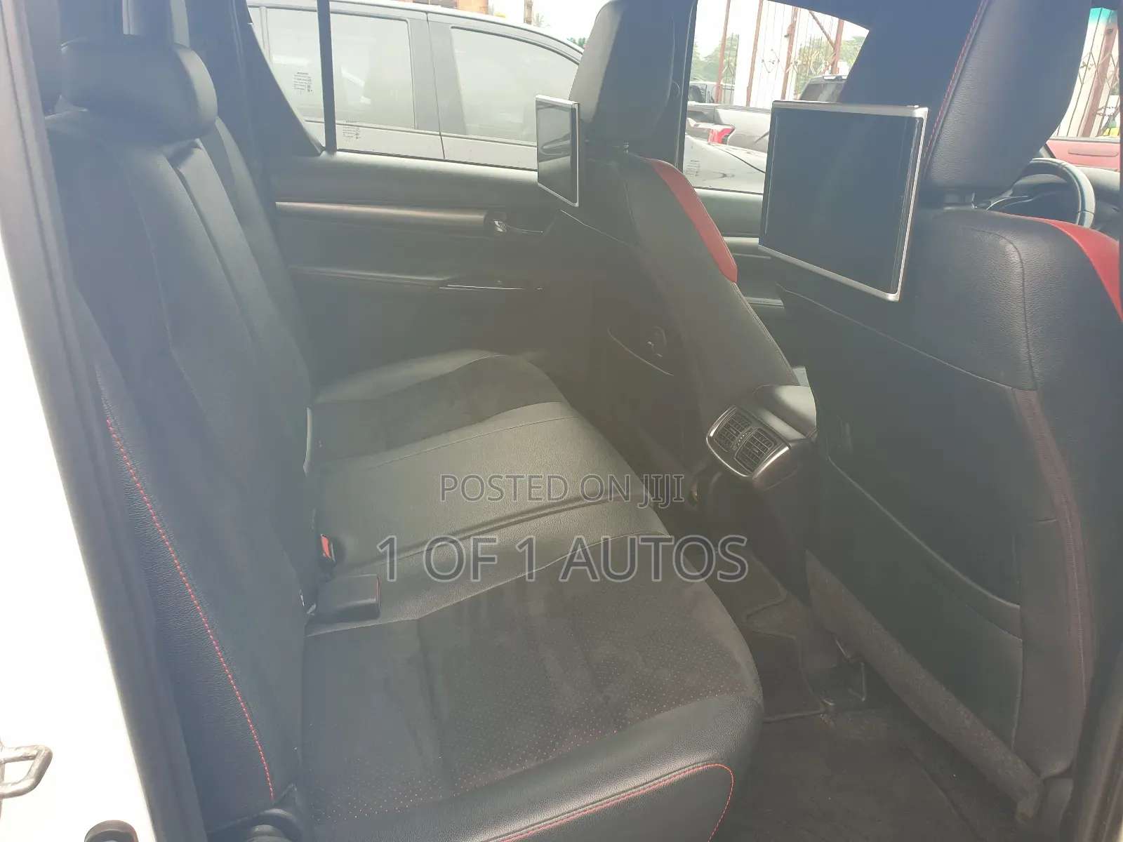 Toyota Hilux 2023 White