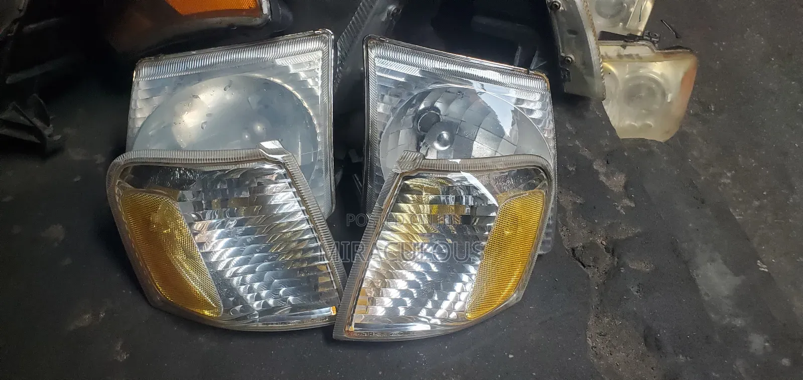 Headlights and Pointer Ford Exporler 2002 Model Sets