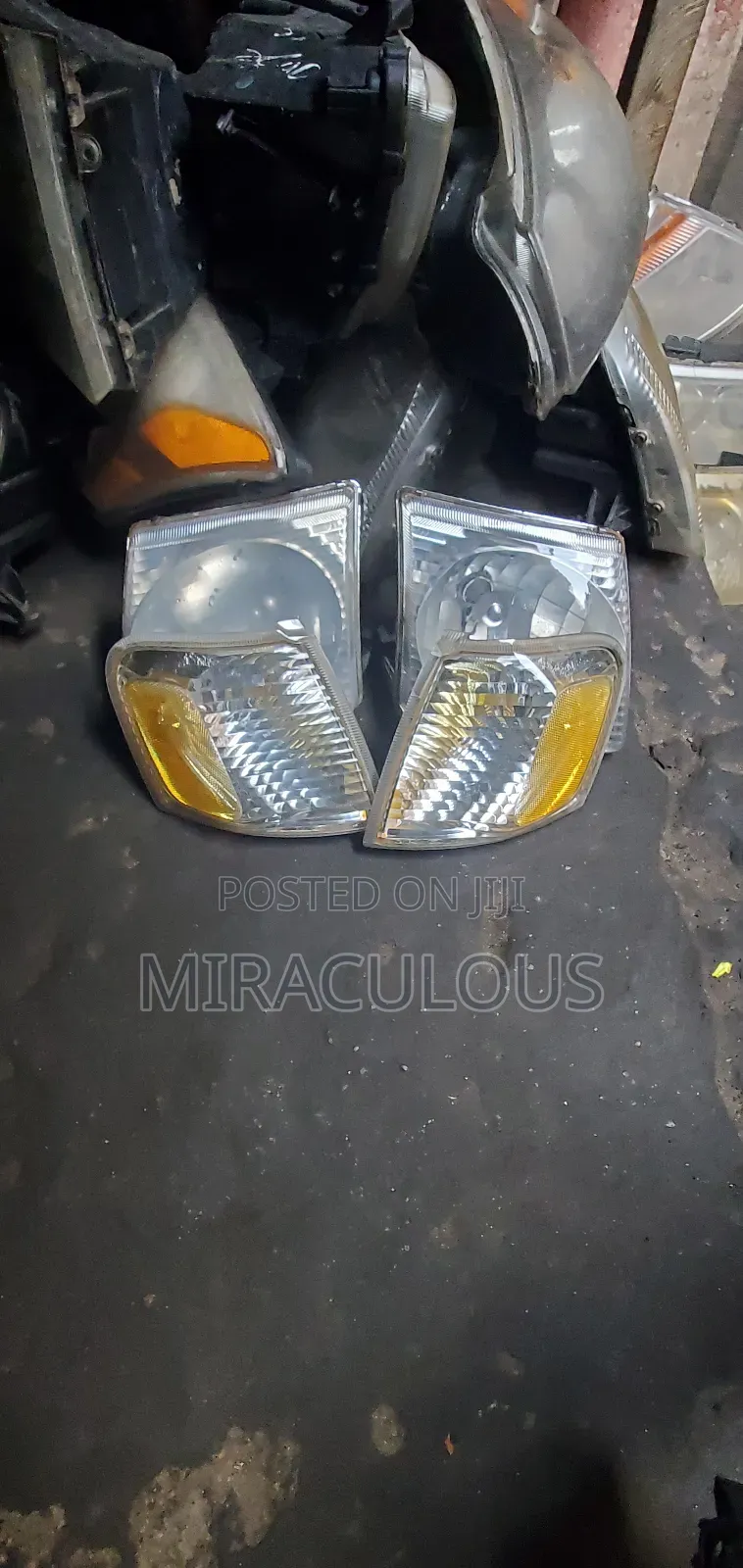 Headlights and Pointer Ford Exporler 2002 Model Sets