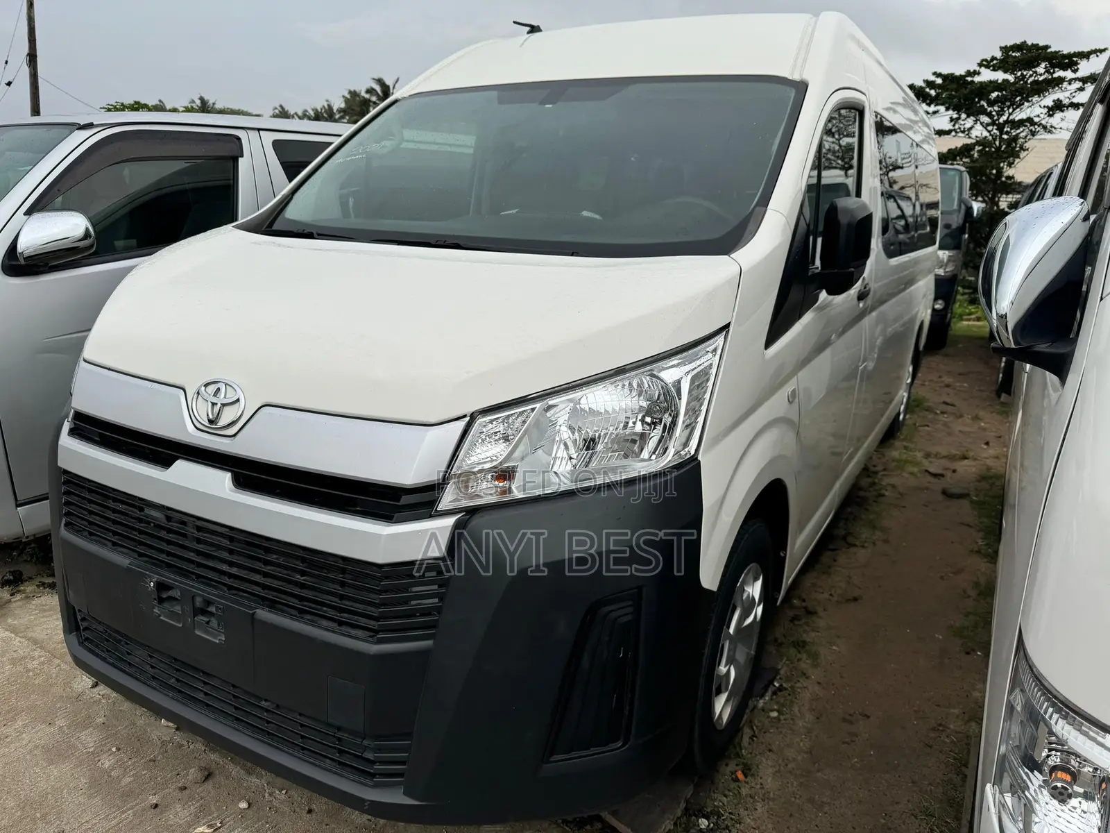 Toyota HiAce 2021 White
