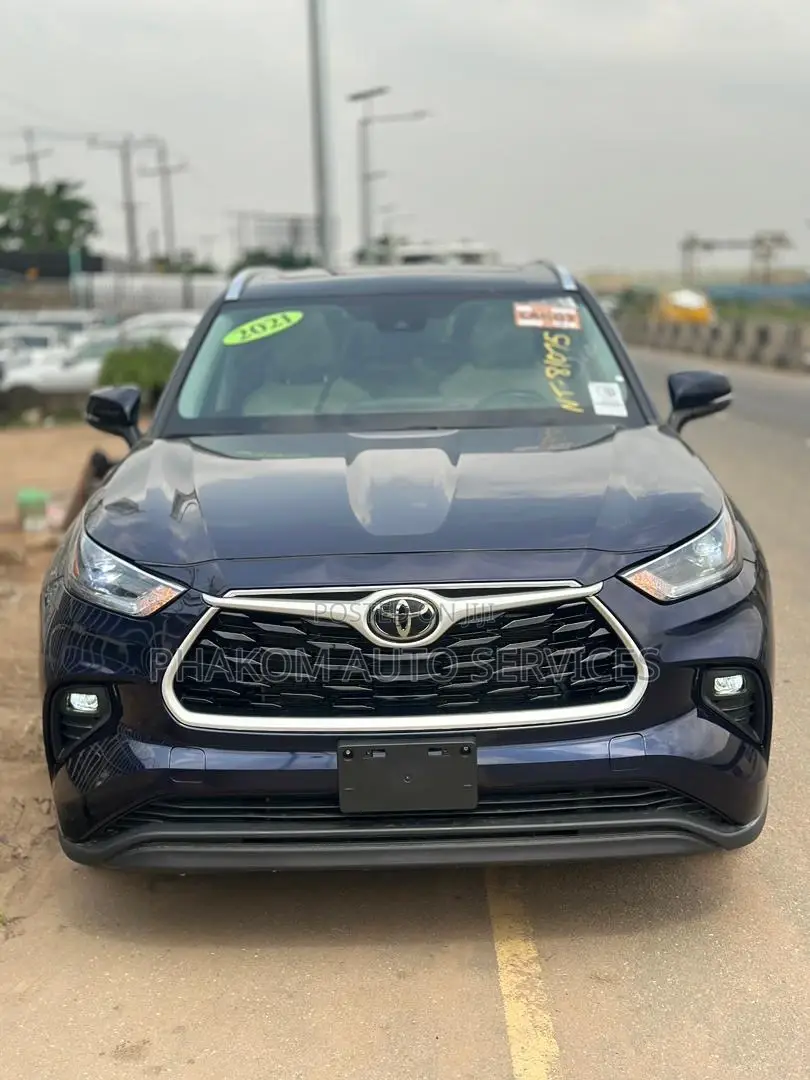 Toyota Highlander XLE 2021 Blue