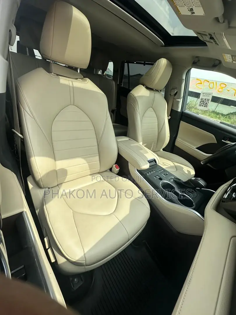 Toyota Highlander XLE 2021 Blue