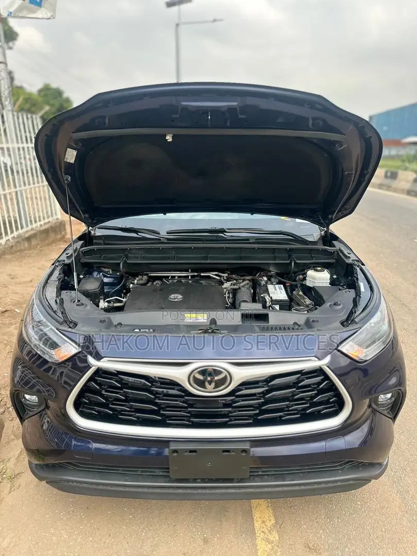 Toyota Highlander XLE 2021 Blue