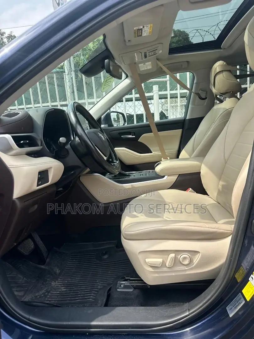 Toyota Highlander XLE 2021 Blue