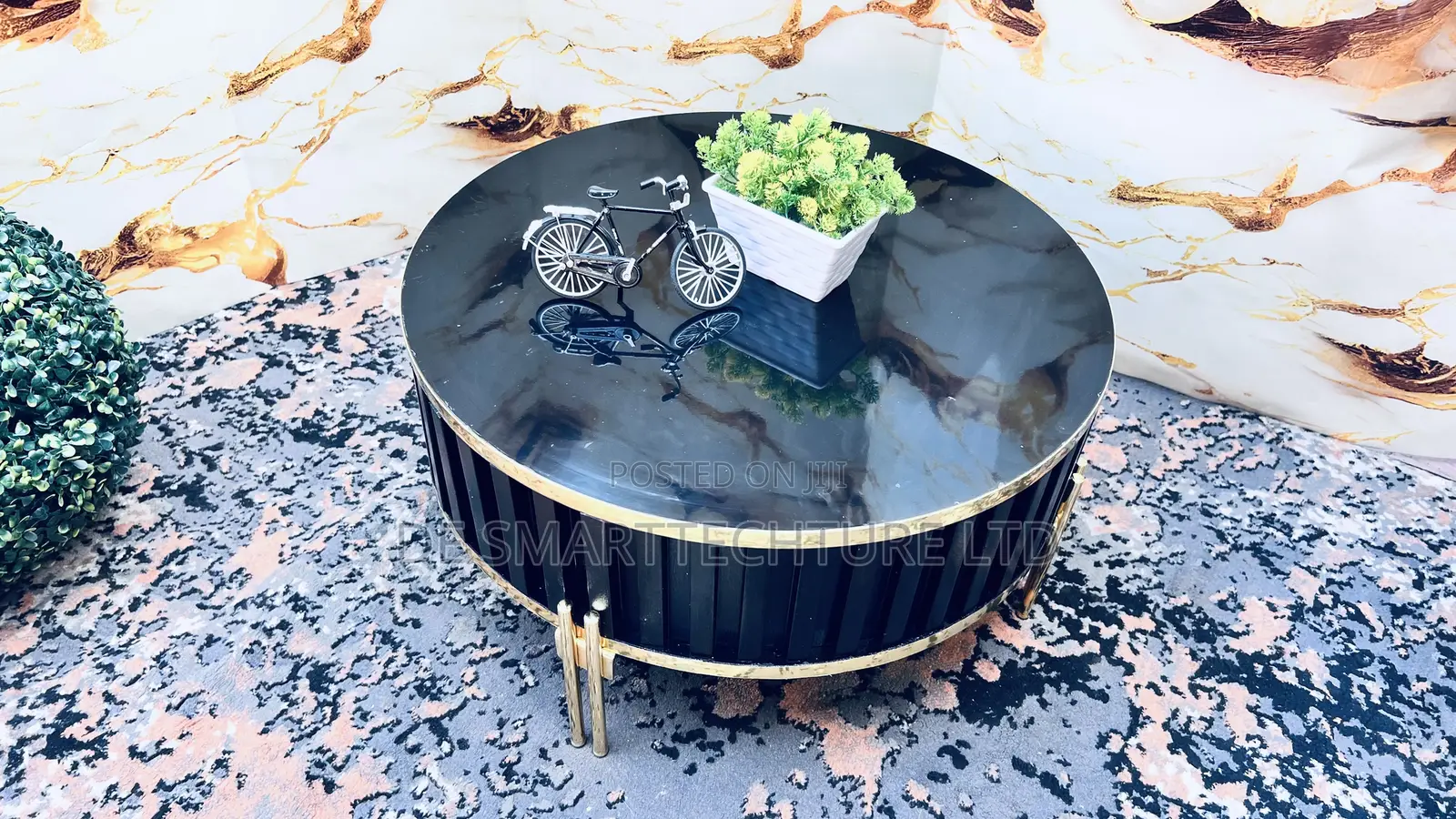 Center Gloss Black Round Coffee Table – Modern Gold Accent Design