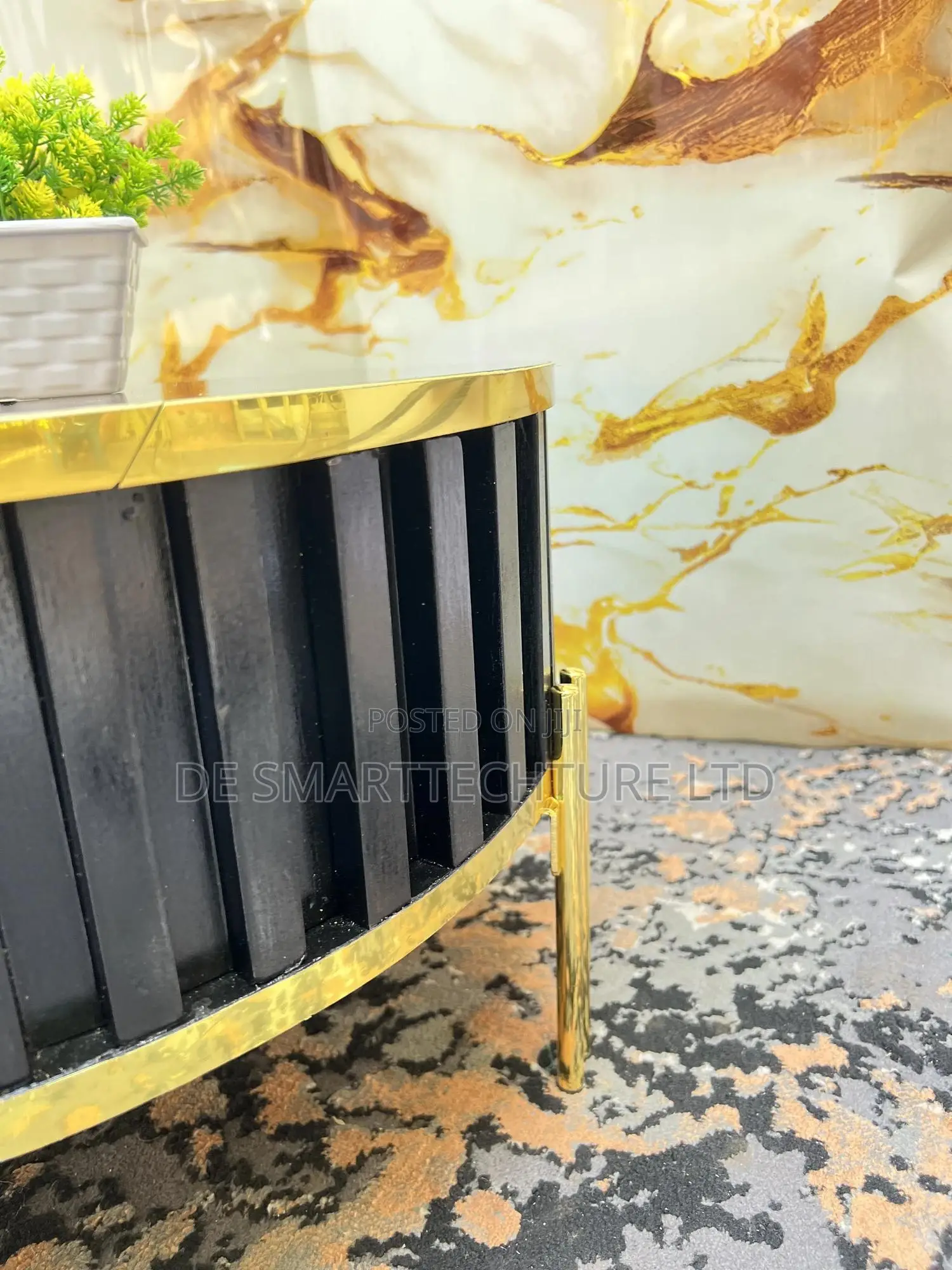 Center Gloss Black Round Coffee Table – Modern Gold Accent Design