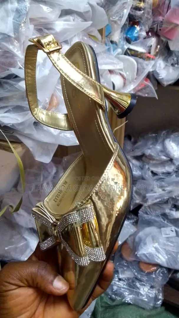 Ladies Gold Heeled Shoe
