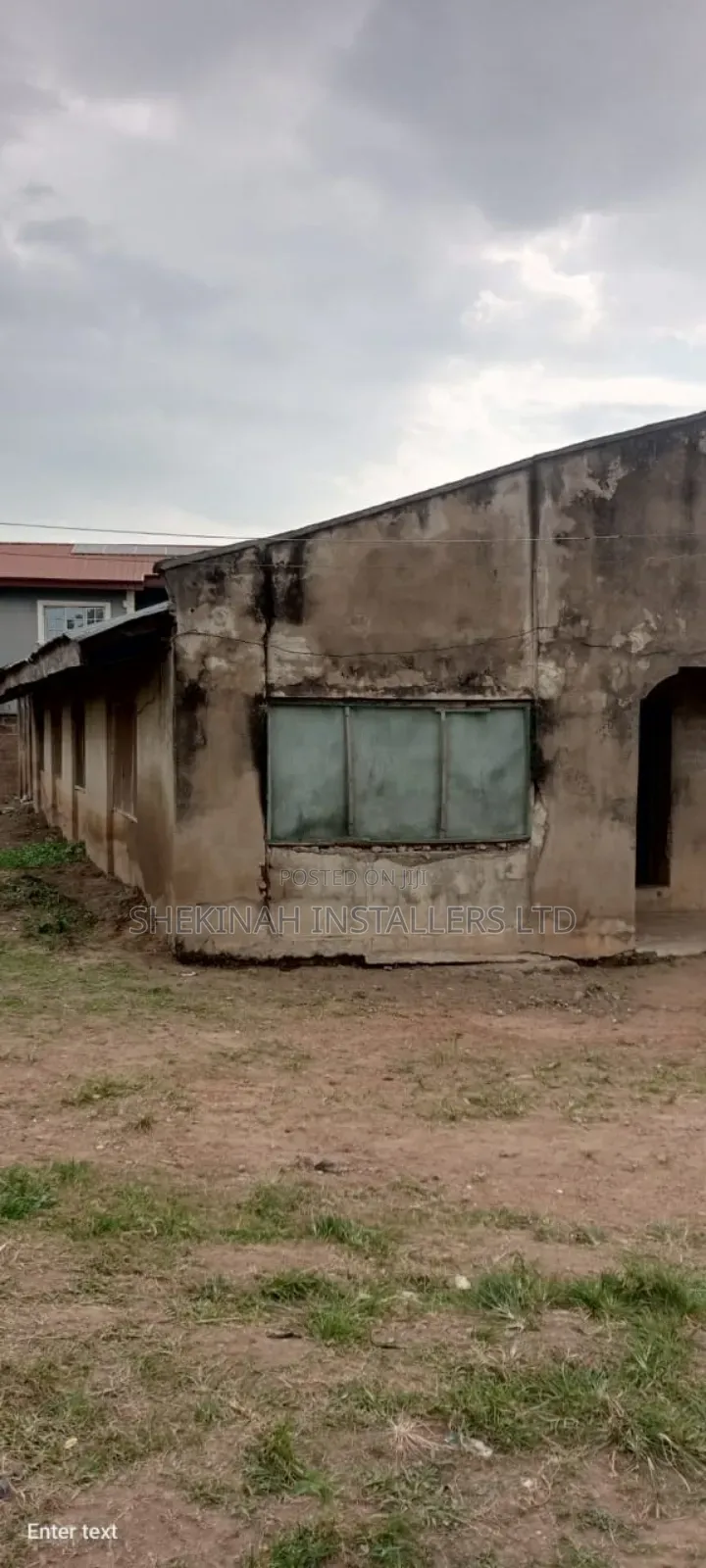 8bdrm House in Boluwaji, Ibadan for sale