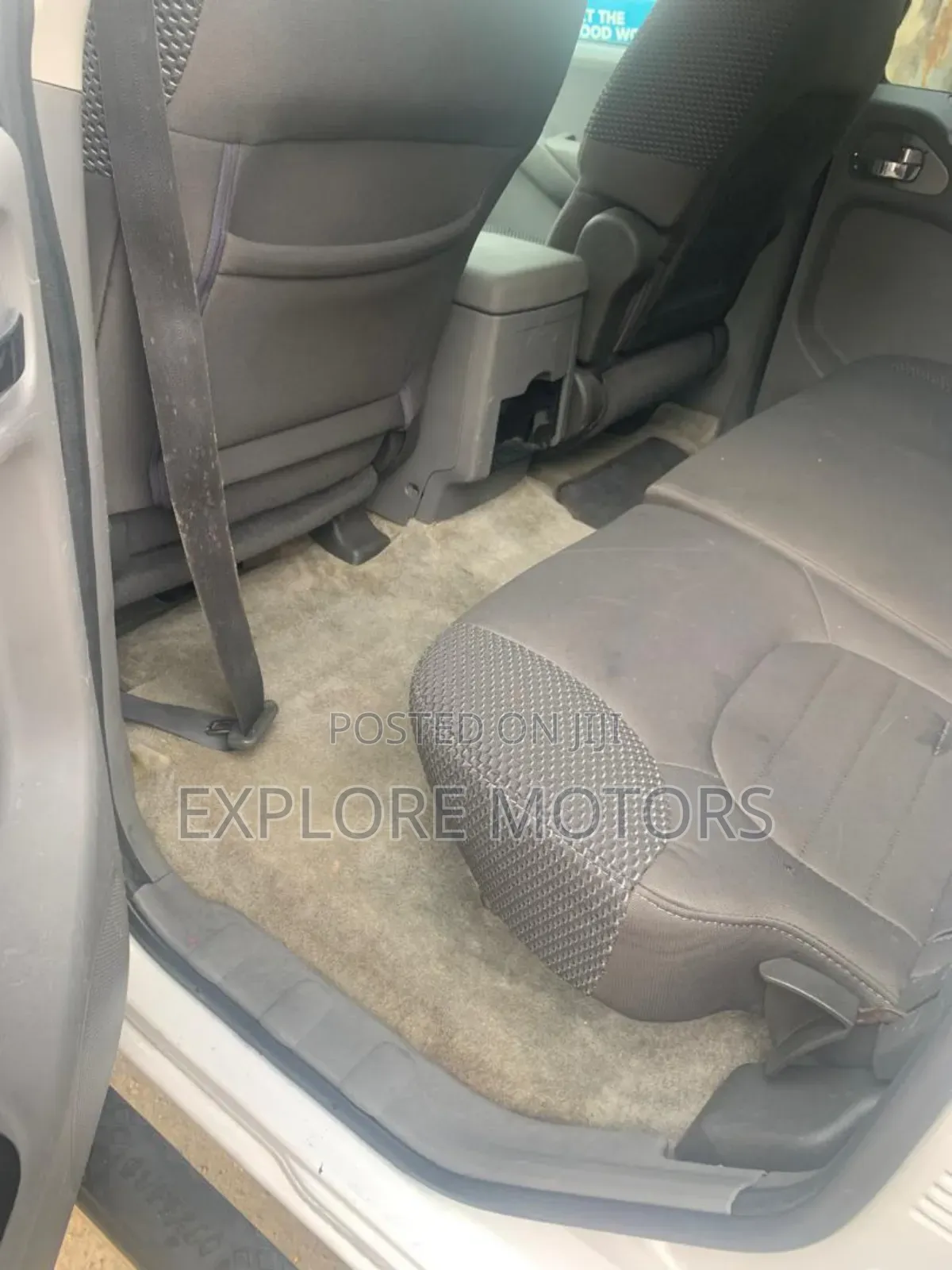 Nissan Frontier 2012 White