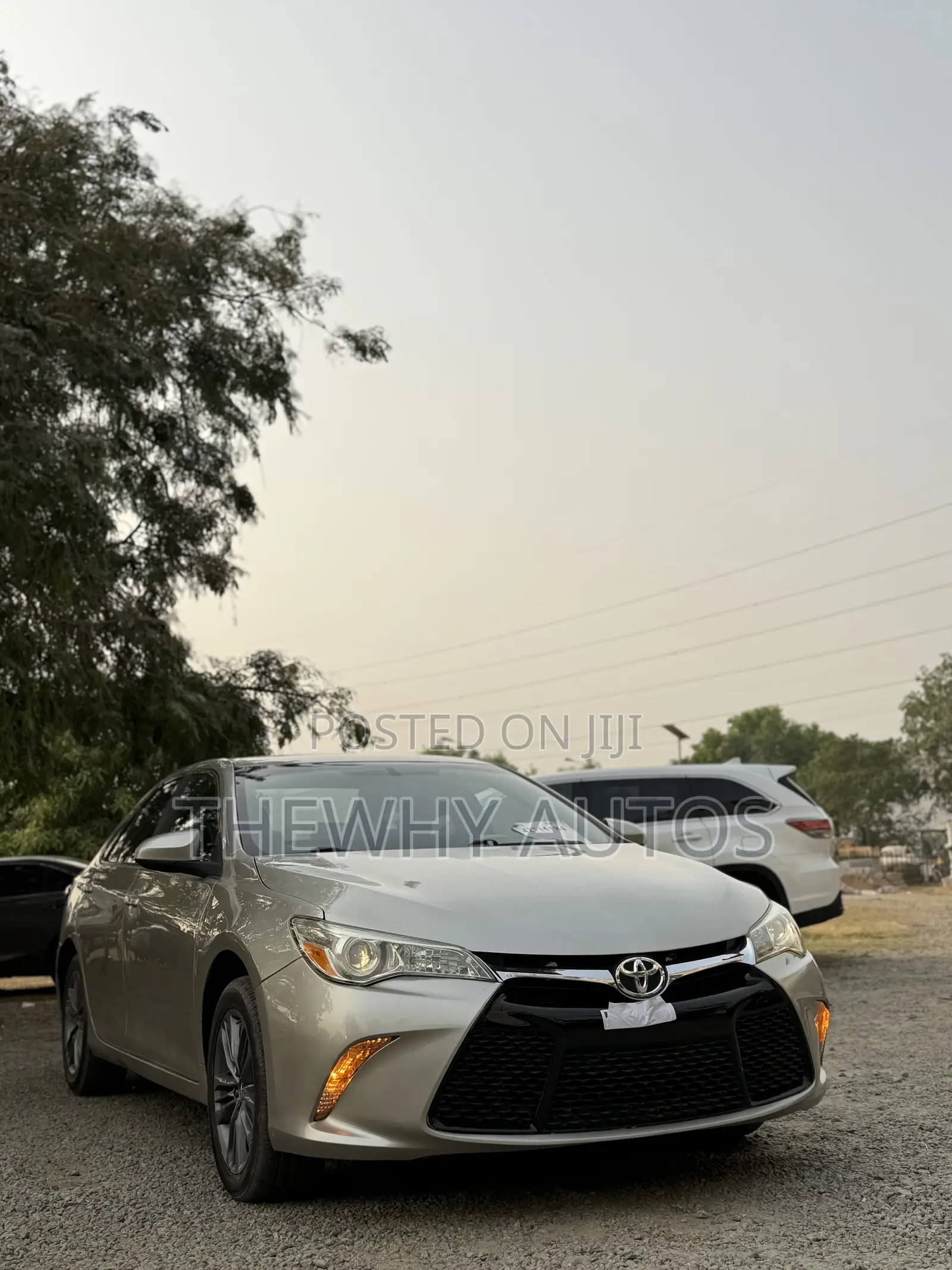 Toyota Camry SE 4dr Sedan (2.5L 4cyl 6A) 2016 Gold