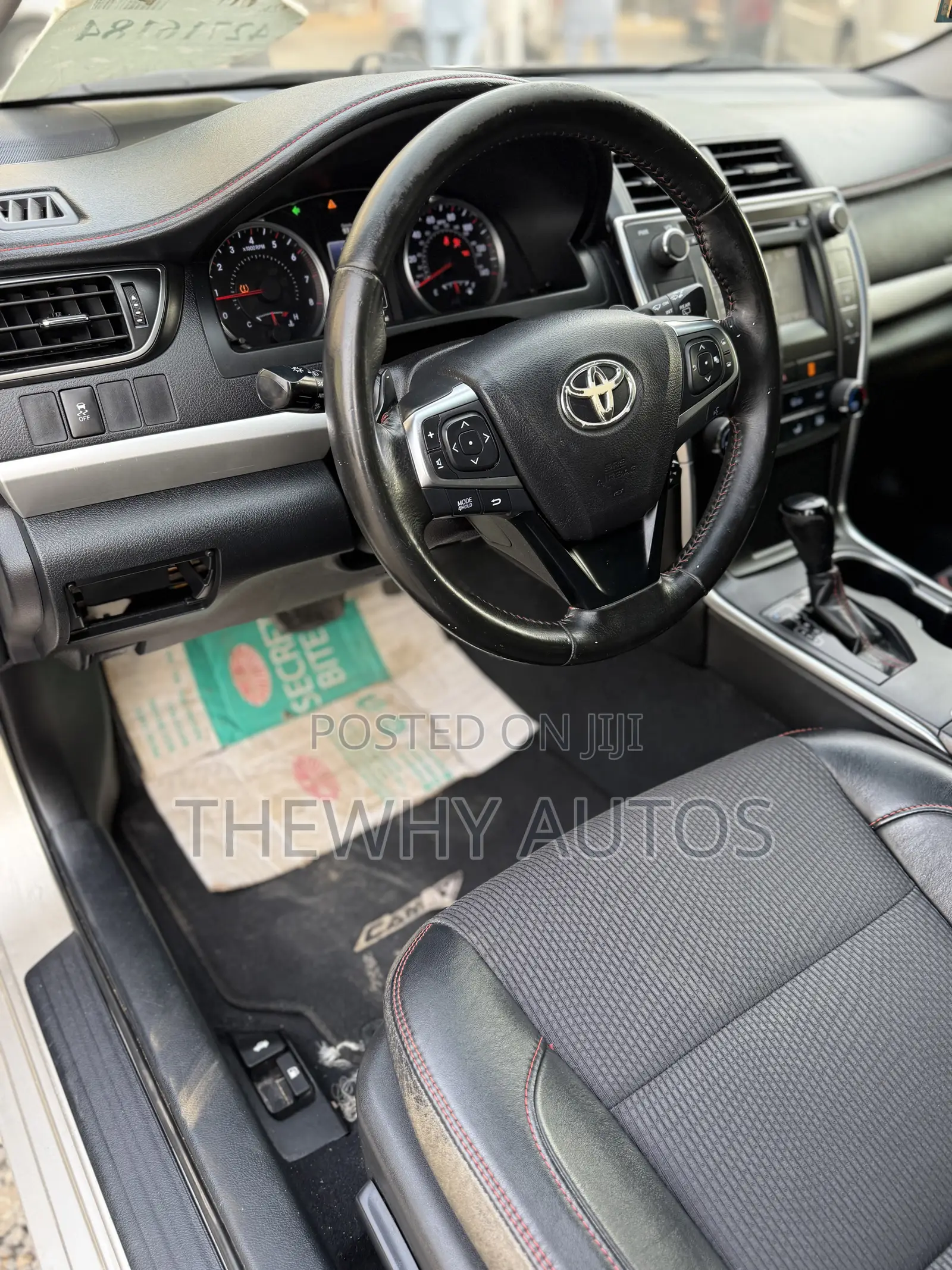 Toyota Camry SE 4dr Sedan (2.5L 4cyl 6A) 2016 Gold