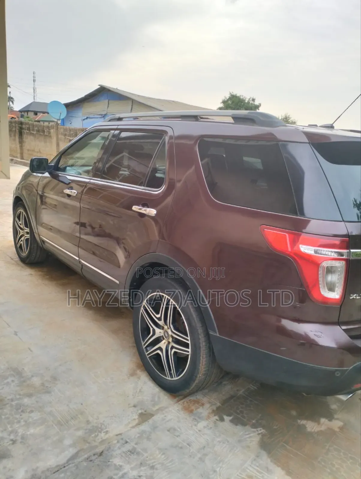 Ford Explorer Base 4dr 4x4 (3.5L 6cyl 6A) 2012 Brown