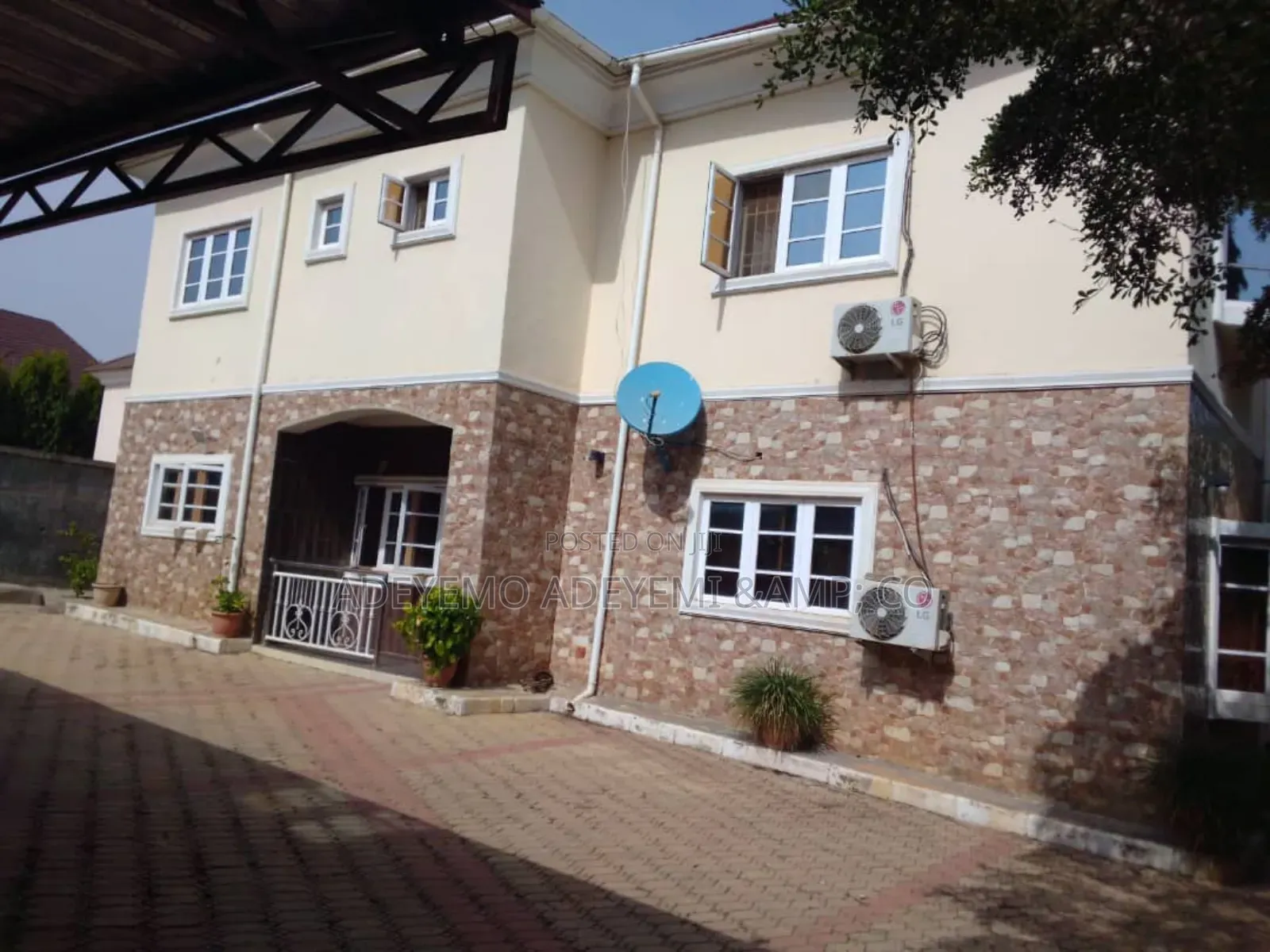 Furnished 4bdrm Duplex in Villa Nova Estate, for sale