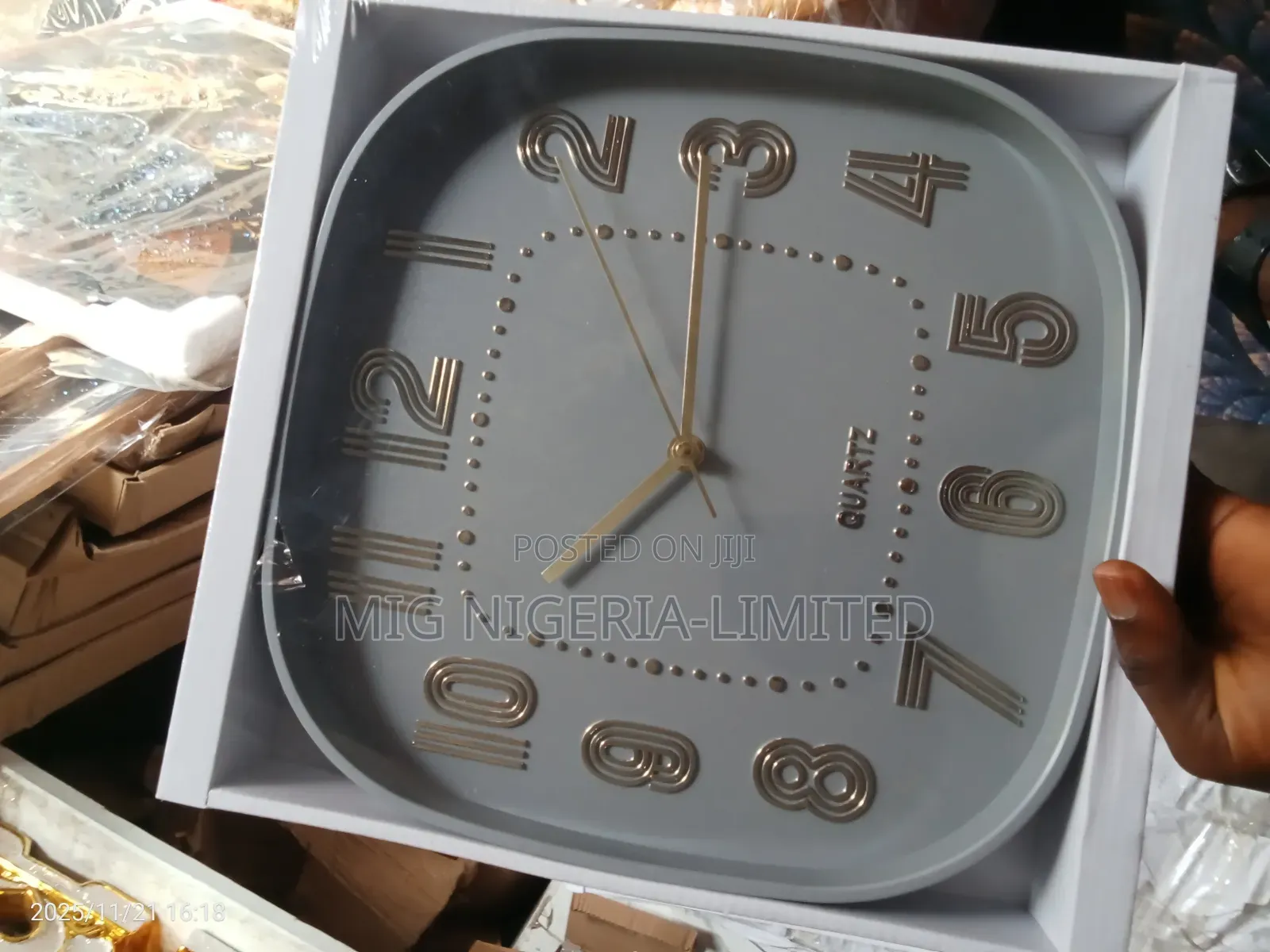 Wall Circle Clock Black and White Gifts Items Soveiner 30cmx30cm