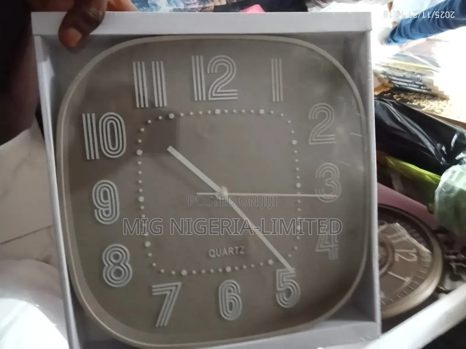 Wall Circle Clock Black and White Gifts Items Soveiner 30cmx30cm