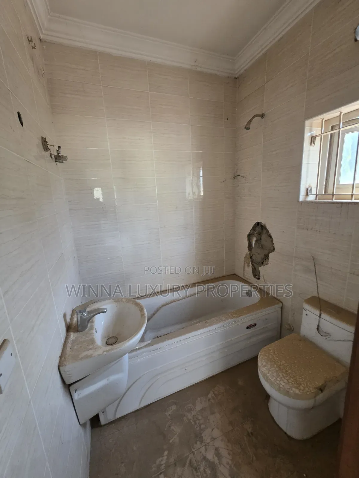5bdrm Duplex in Kings Park Estate, Kaura for sale