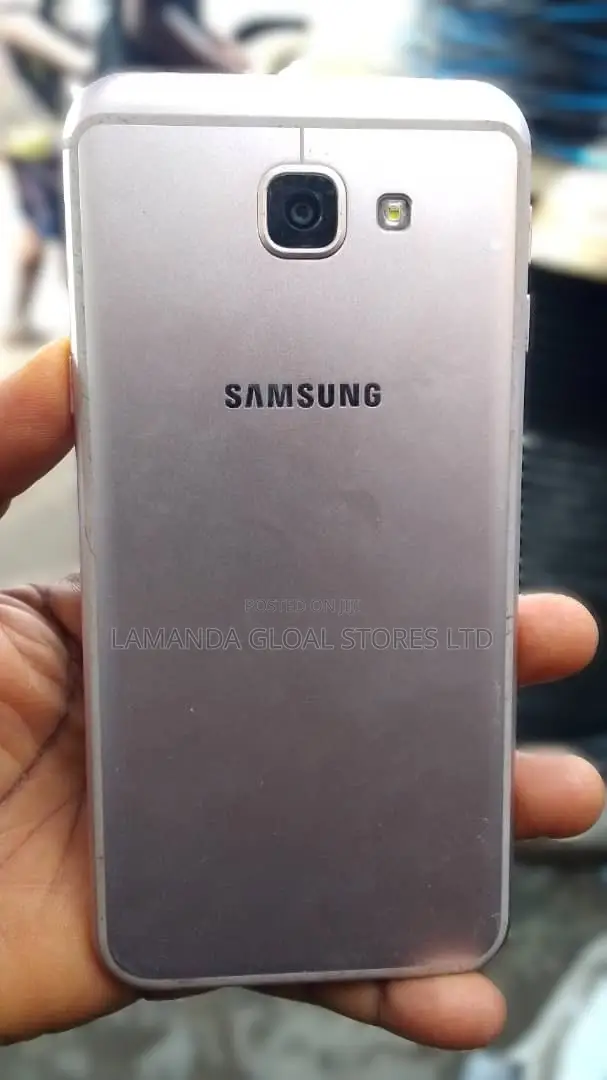 New Samsung Galaxy A8 32 GB Silver