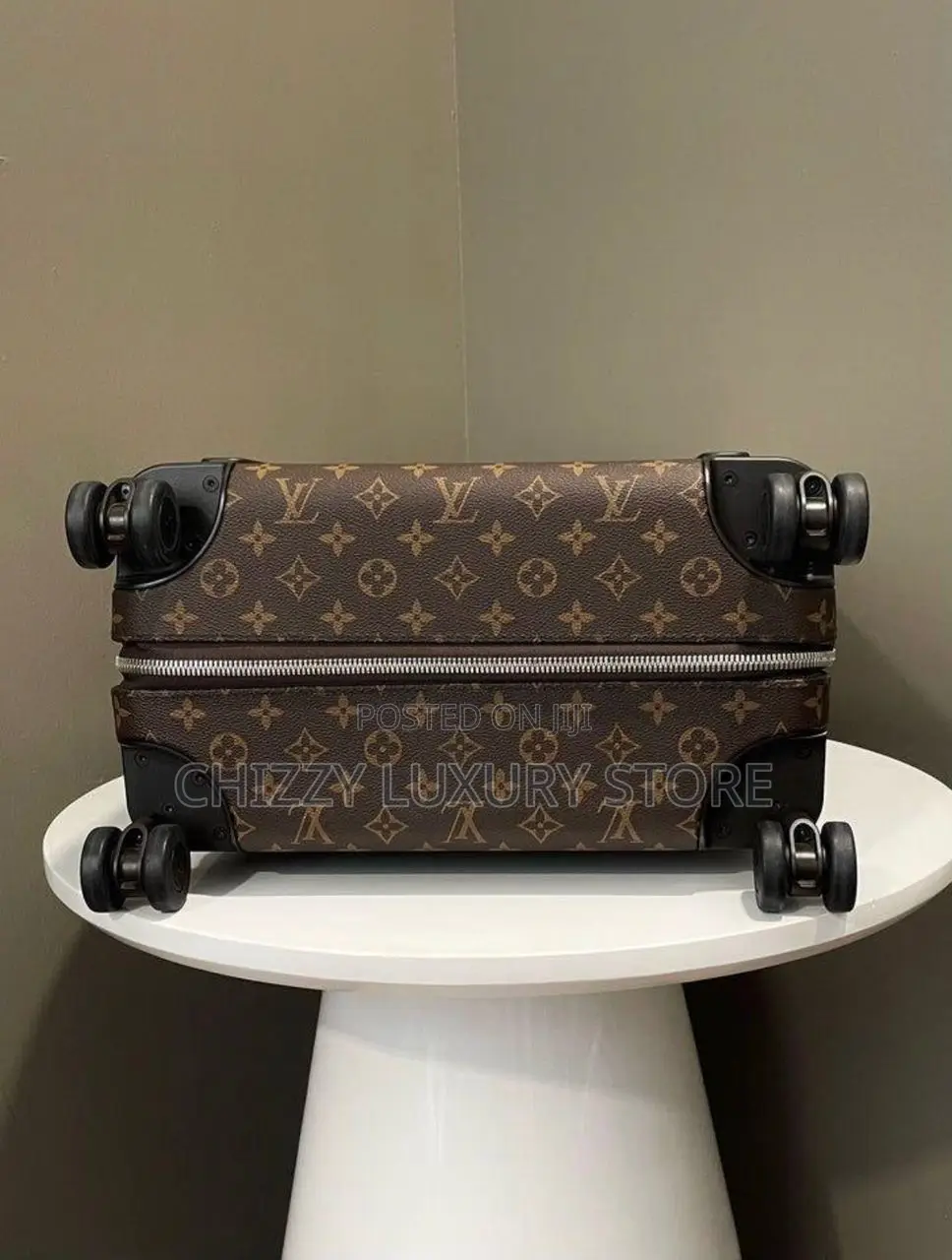 Louis Vuitton Quality Luxury Travel Luggage.