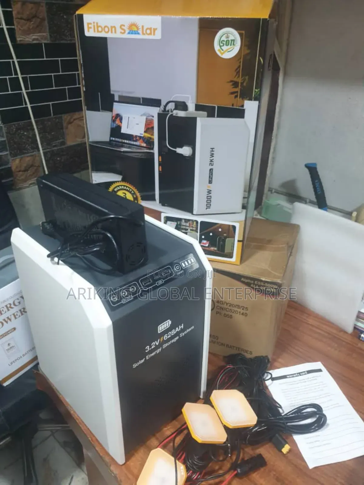 2kwh 1kva Fibon Solar Generator With 600w Solar Panel